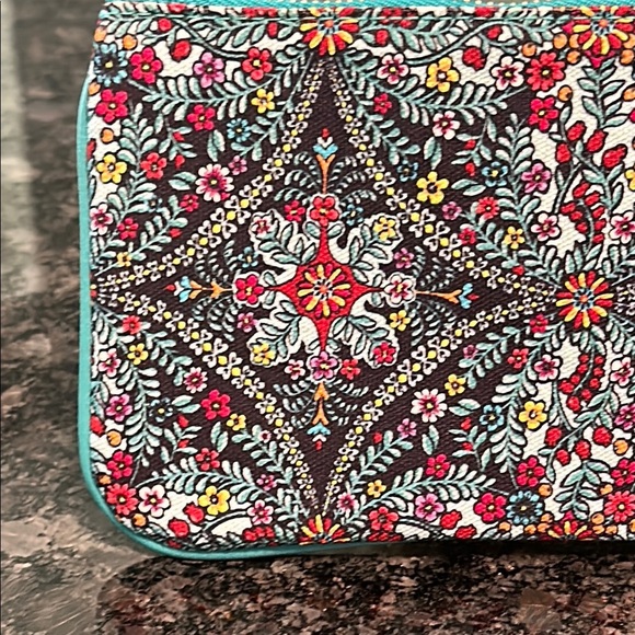 Vera Bradley Kaleidoscope Pattern Retired Spring 2019 Zippered Pouch NWOT - Picture 10 of 13